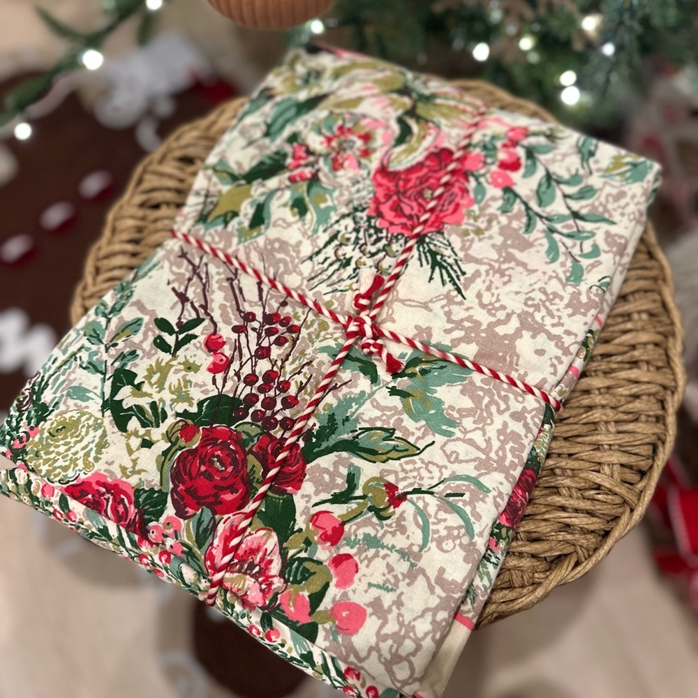 April Cornell Merry Antique tablecloth 70” round  table cover Christmas